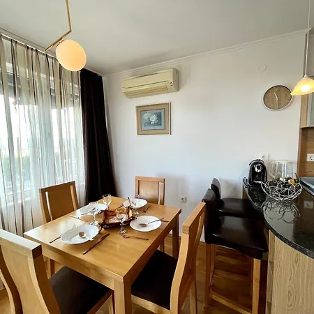 резидънс - Byala Complex Apartment *